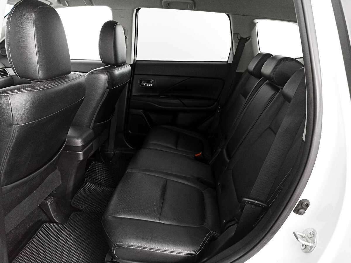 Б/У Митсубиши Оутлэндер 2014 года. Фото: #7