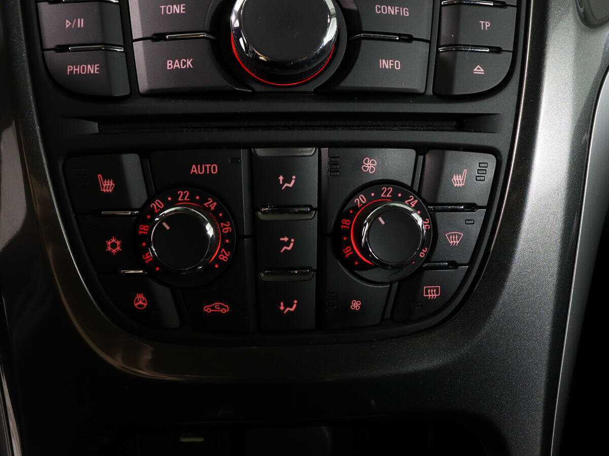 Б/У Опель Астра 2014 года. Фото: #16