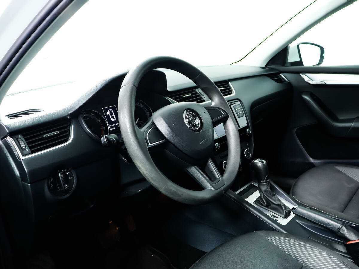 Б/У Шкода Октавия 2018 года. Фото: #12