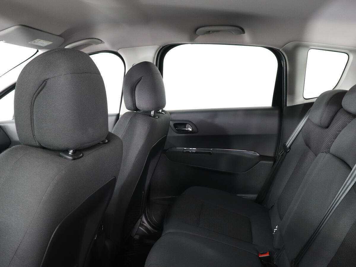 Б/У Пежо 3008 2016 года. Фото: #12