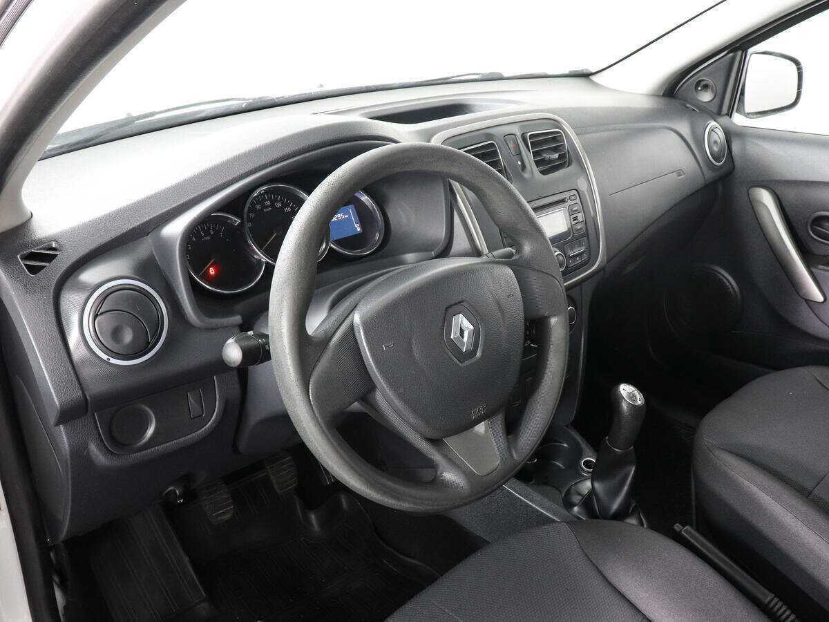 Б/У Рено Логан 2014 года. Фото: #4