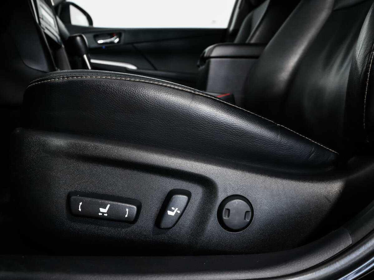 Б/У Тойота Камри 2015 года. Фото: #9