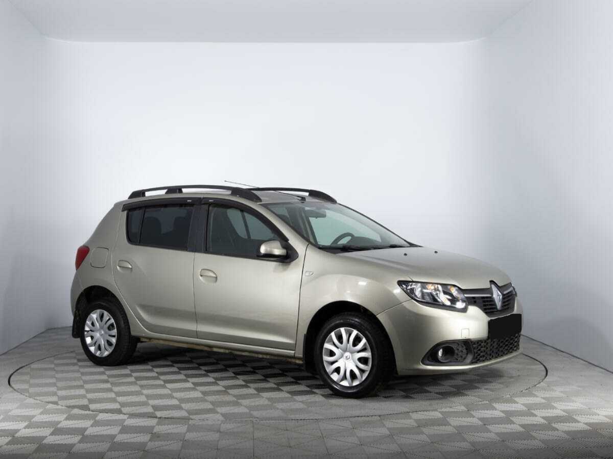 Б/У Рено Сандеро 2015 года. Фото: #2