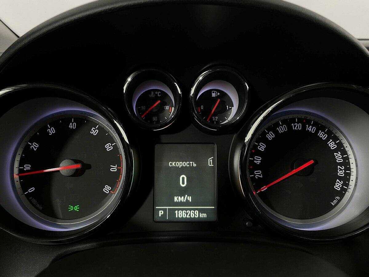 Б/У Опель Астра 2012 года. Фото: #10