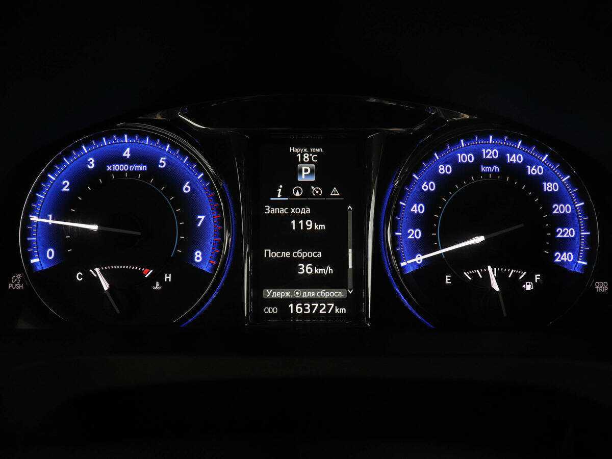 Б/У Тойота Камри 2015 года. Фото: #10