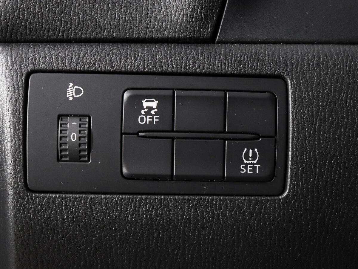 Б/У Мазда 3 2016 года. Фото: #10