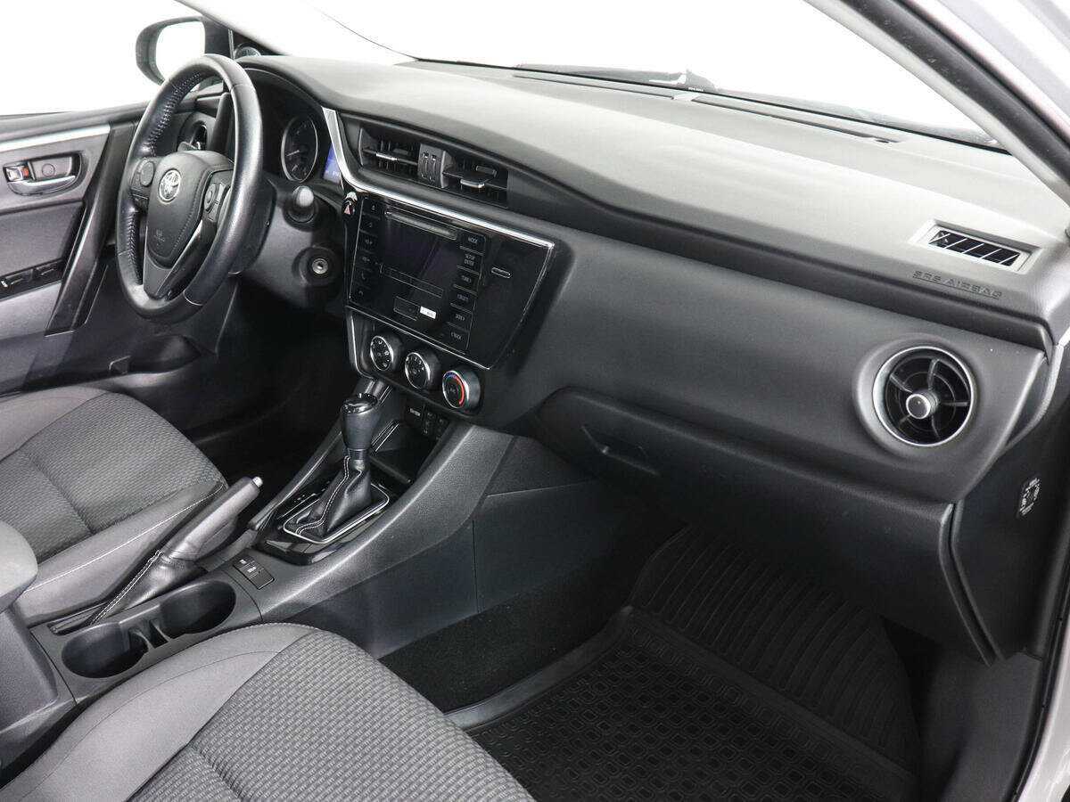 Б/У Тойота Королла 2017 года. Фото: #9