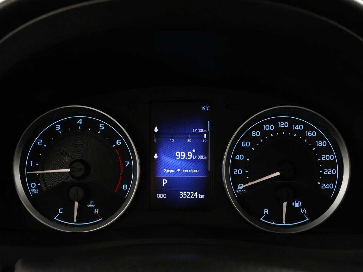 Б/У Тойота Королла 2017 года. Фото: #10