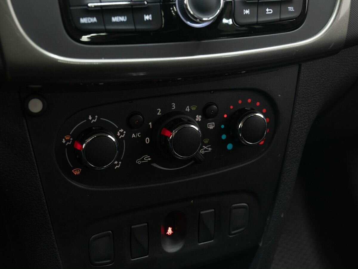 Б/У Рено Логан 2021 года. Фото: #17