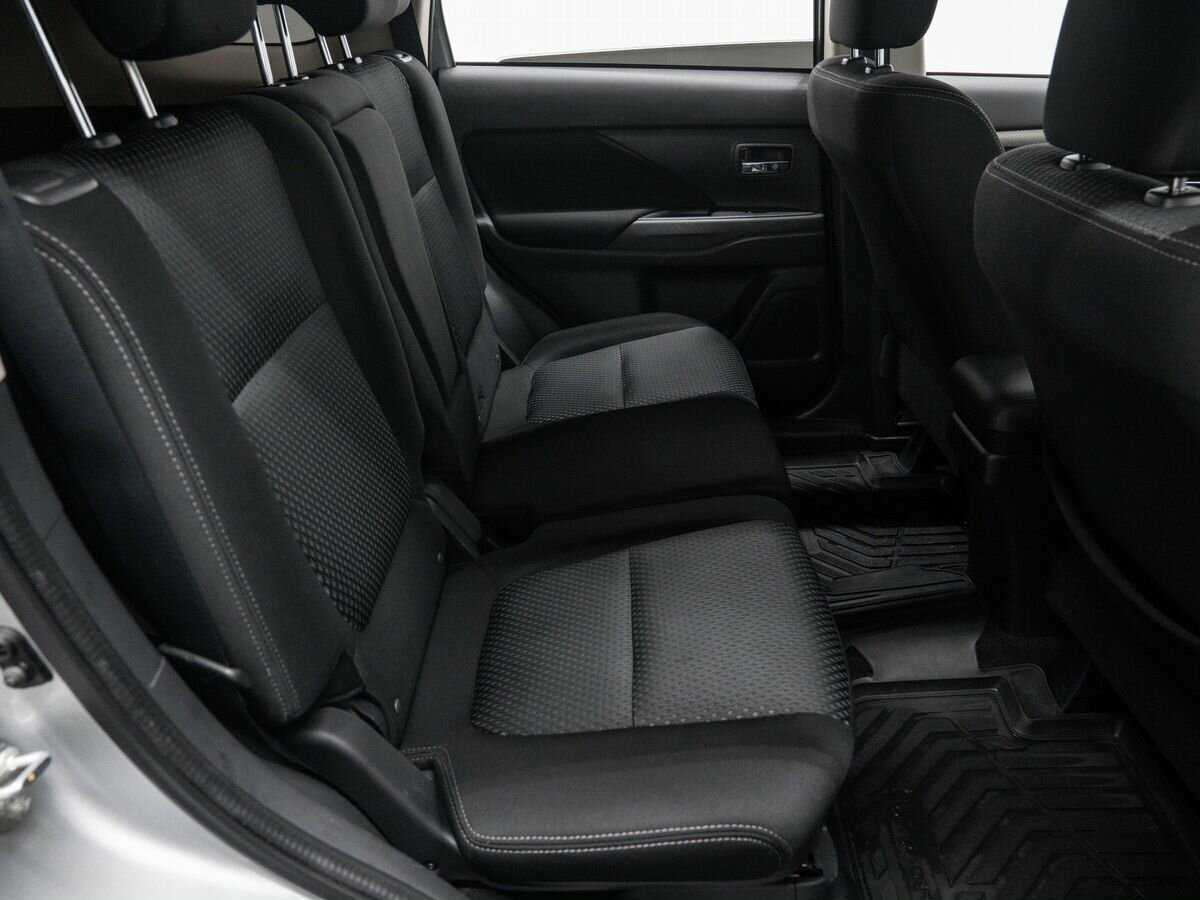 Б/У Митсубиши Оутлэндер 2016 года. Фото: #10