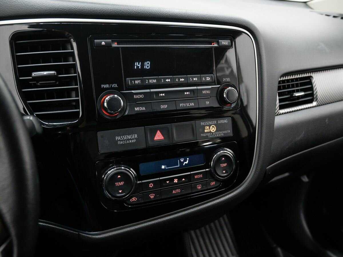 Б/У Митсубиши Оутлэндер 2016 года. Фото: #20