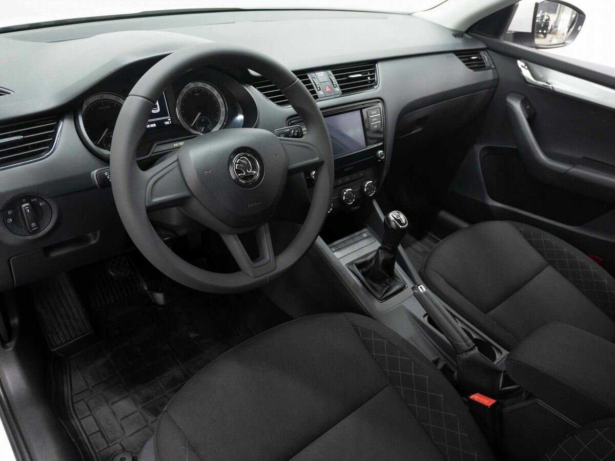 Б/У Шкода Октавия 2019 года. Фото: #8