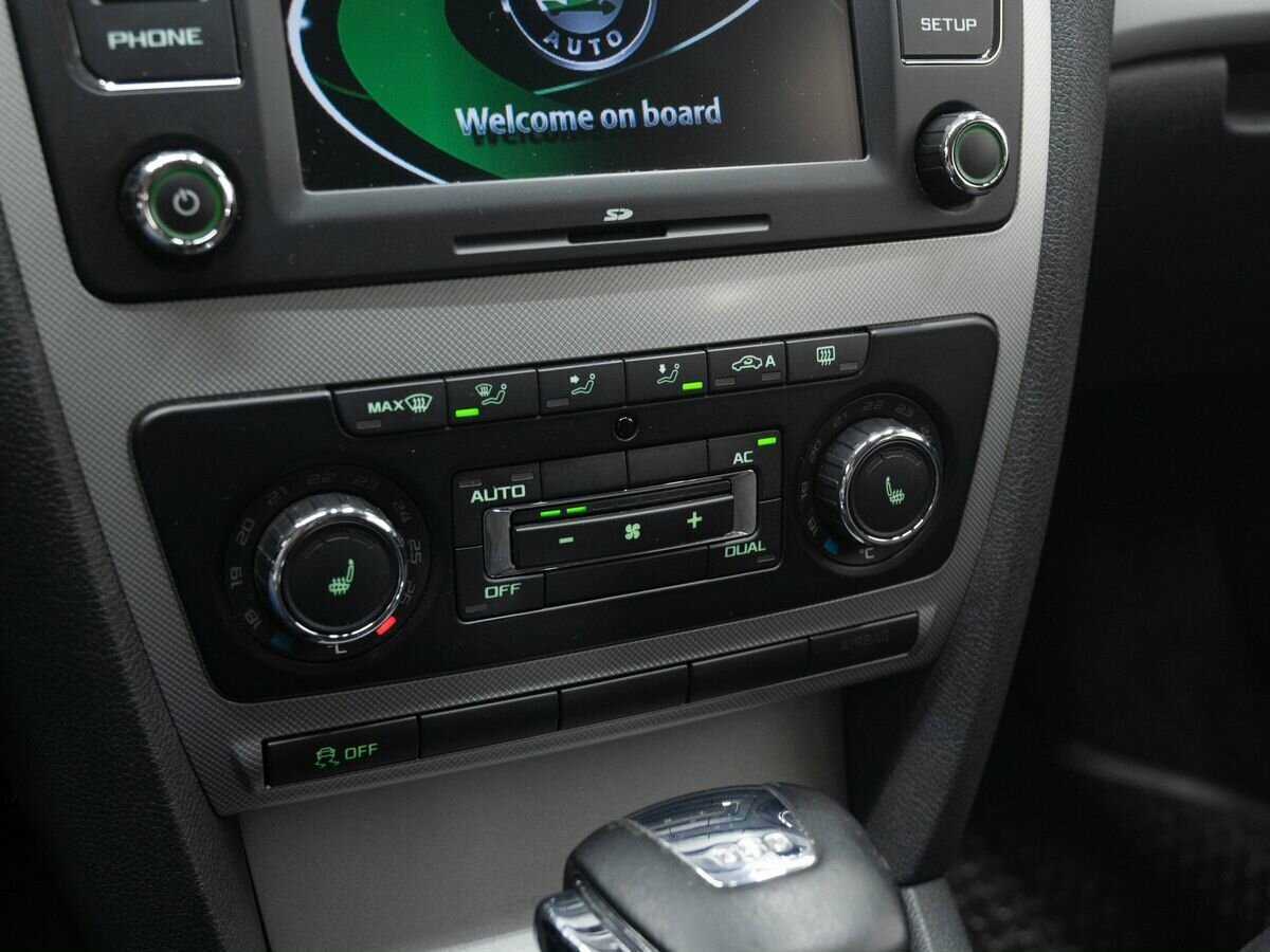 Б/У Шкода Октавия 2012 года. Фото: #16