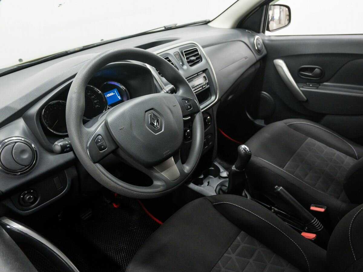 Б/У Рено Сандеро 2017 года. Фото: #12