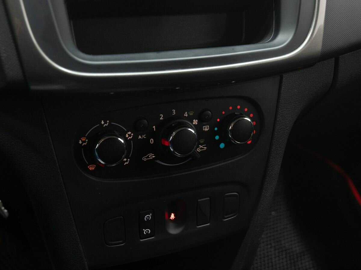 Б/У Рено Сандеро 2017 года. Фото: #16