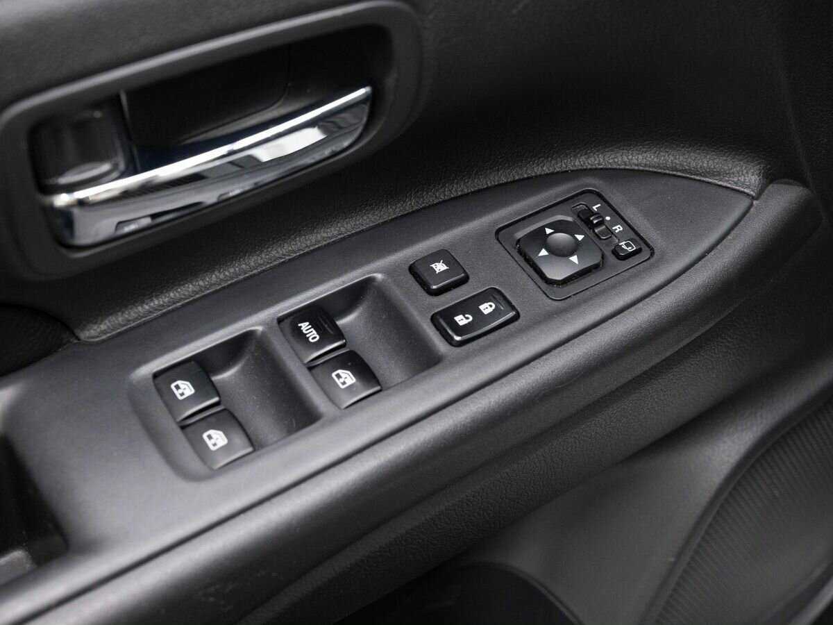 Б/У Митсубиши Оутлэндер 2016 года. Фото: #19