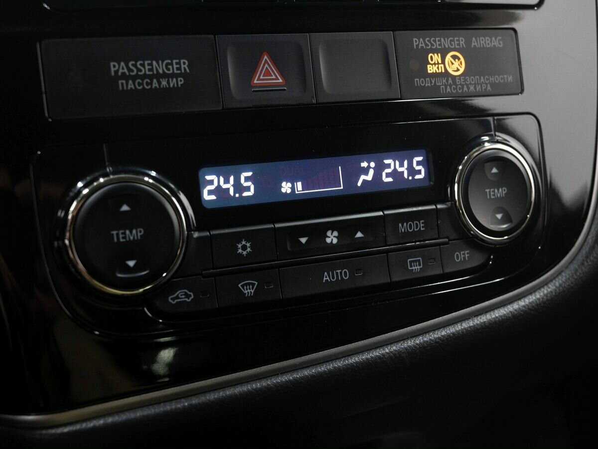 Б/У Митсубиши Оутлэндер 2016 года. Фото: #22