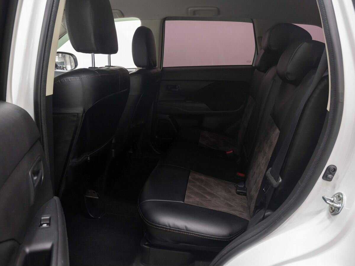 Б/У Митсубиши Оутлэндер 2018 года. Фото: #10