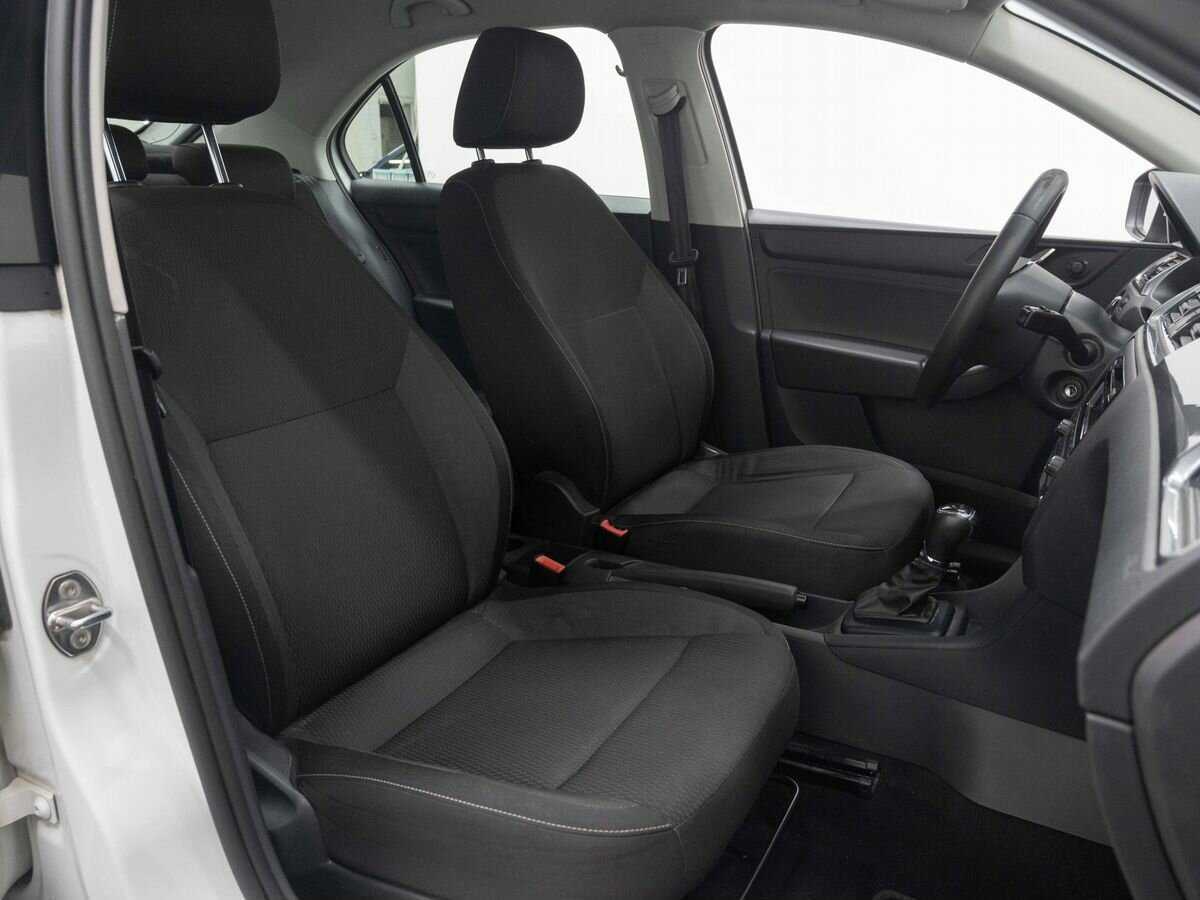 Б/У Шкода Рапид 2015 года. Фото: #11