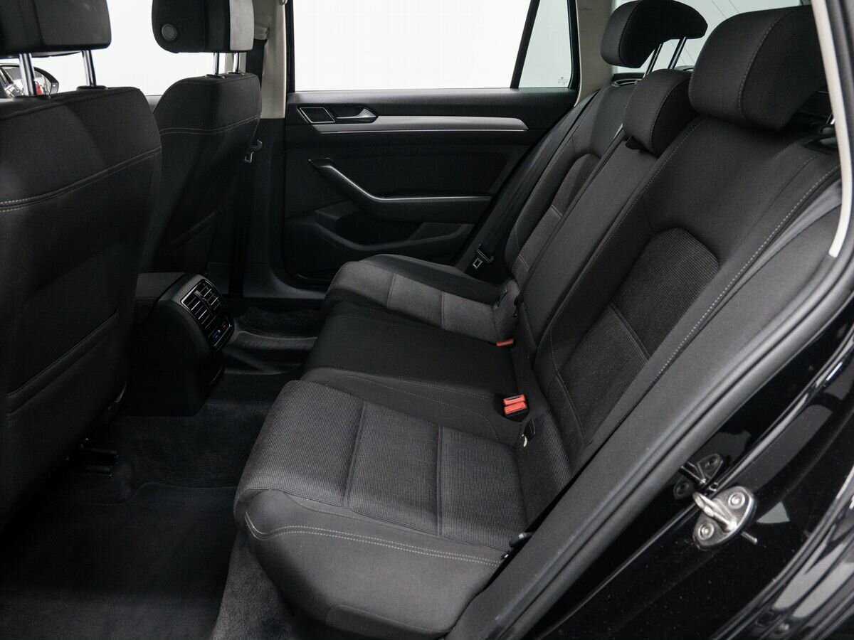 Б/У Фольксваген Пассат 2018 года. Фото: #11