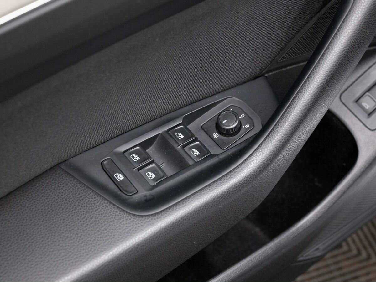 Б/У Фольксваген Пассат 2017 года. Фото: #17