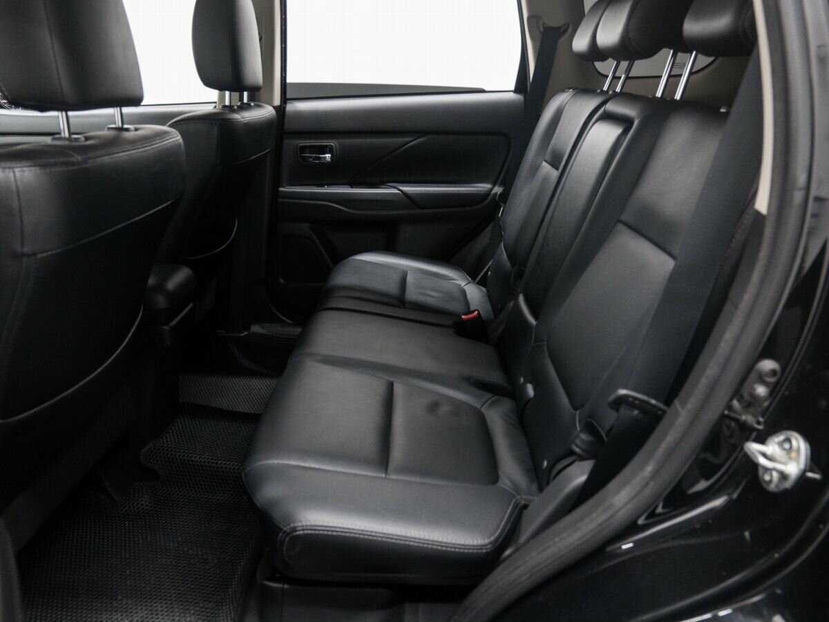 Б/У Митсубиши Оутлэндер 2017 года. Фото: #11