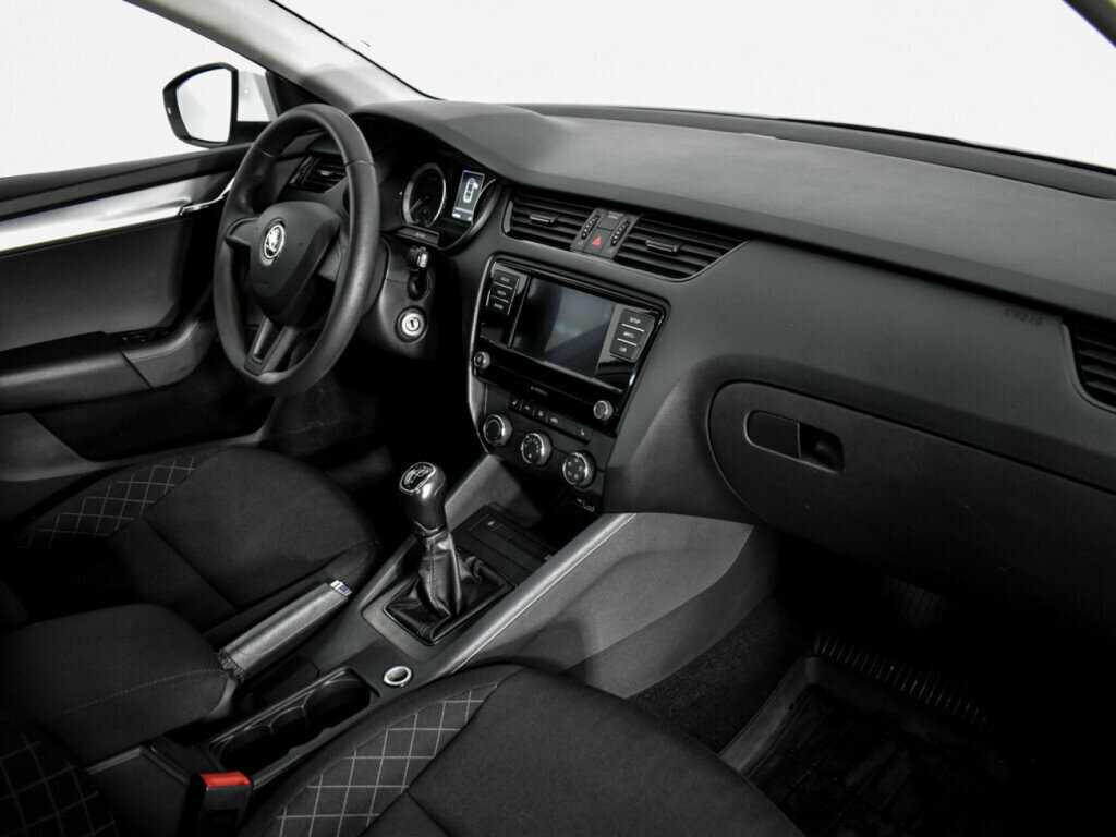 Б/У Шкода Октавия 2019 года. Фото: #8