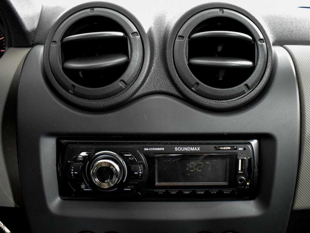 Б/У Рено Логан 2013 года. Фото: #11