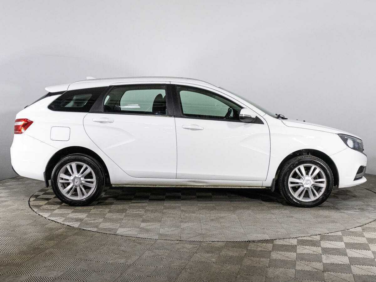 Б/У Лада (ВАЗ) Веста 2017 года. Фото: #3