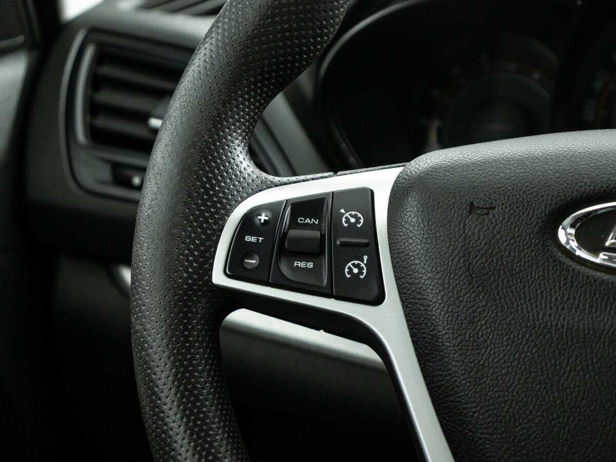 Б/У Лада (ВАЗ) Веста 2017 года. Фото: #15