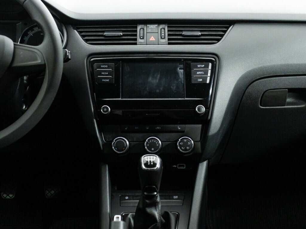 Б/У Шкода Октавия 2018 года. Фото: #13