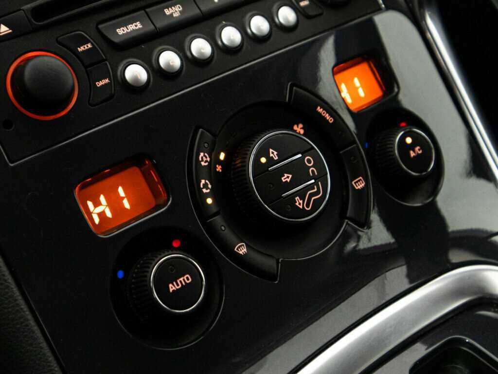 Б/У Пежо 3008 2012 года. Фото: #14