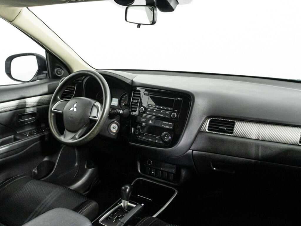 Б/У Митсубиши Оутлэндер 2018 года. Фото: #7