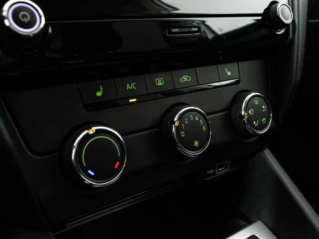 Б/У Шкода Октавия 2018 года. Фото: #14