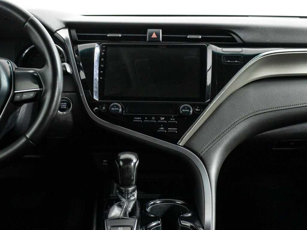 Б/У Тойота Камри 2018 года. Фото: #13