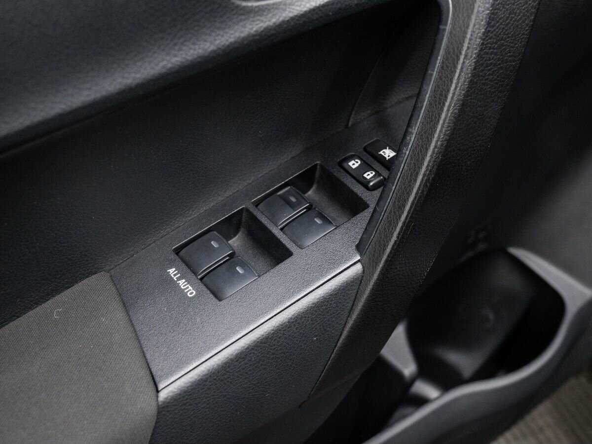 Б/У Тойота Королла 2015 года. Фото: #15