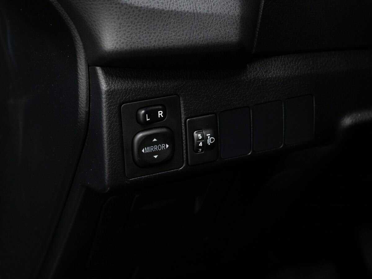 Б/У Тойота Королла 2015 года. Фото: #16