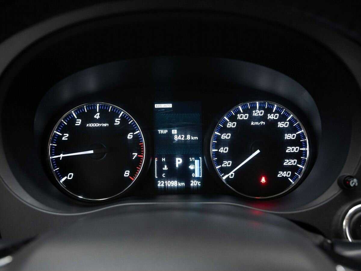 Б/У Митсубиши Оутлэндер 2015 года. Фото: #18