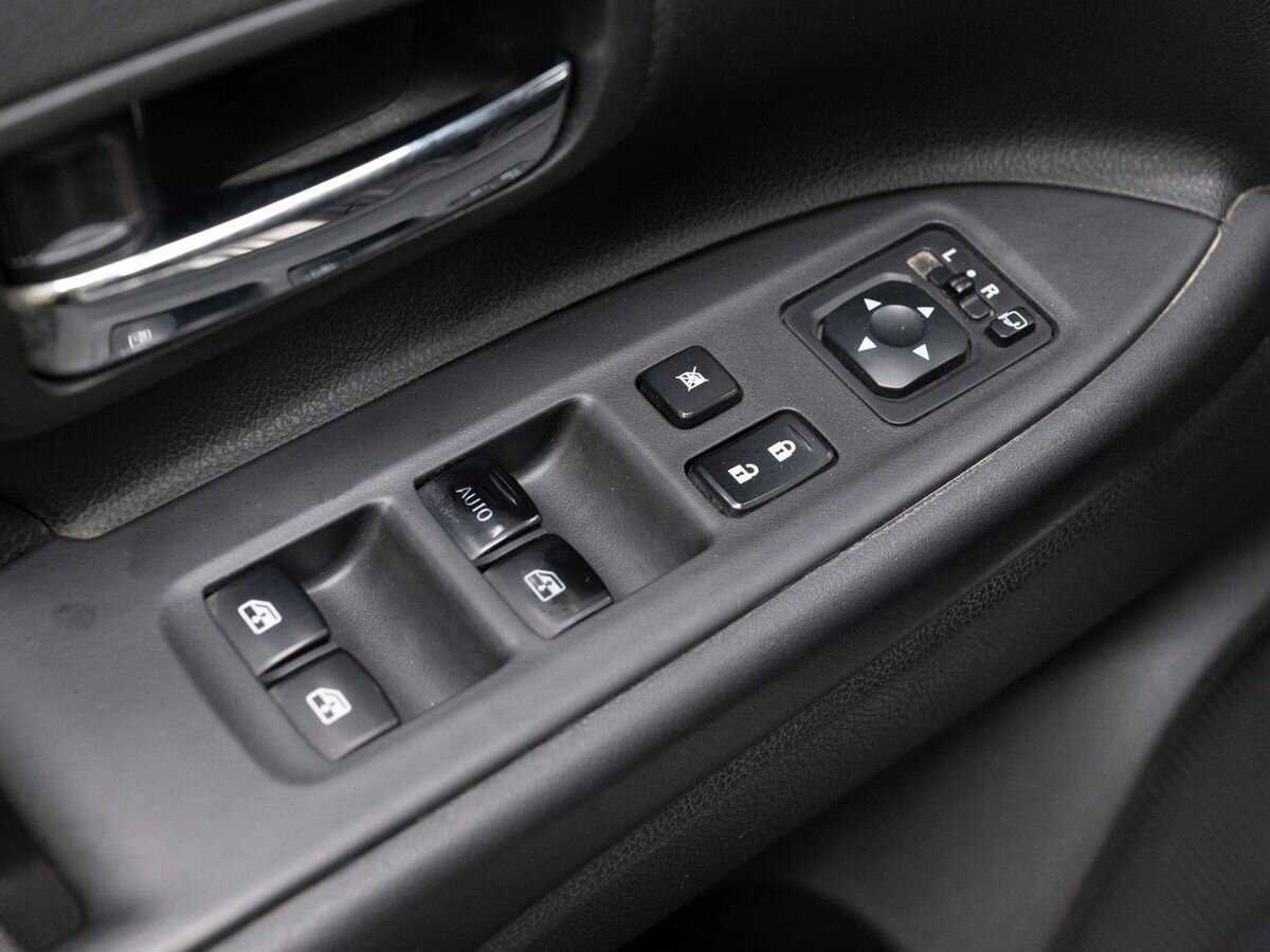 Б/У Митсубиши Оутлэндер 2015 года. Фото: #24