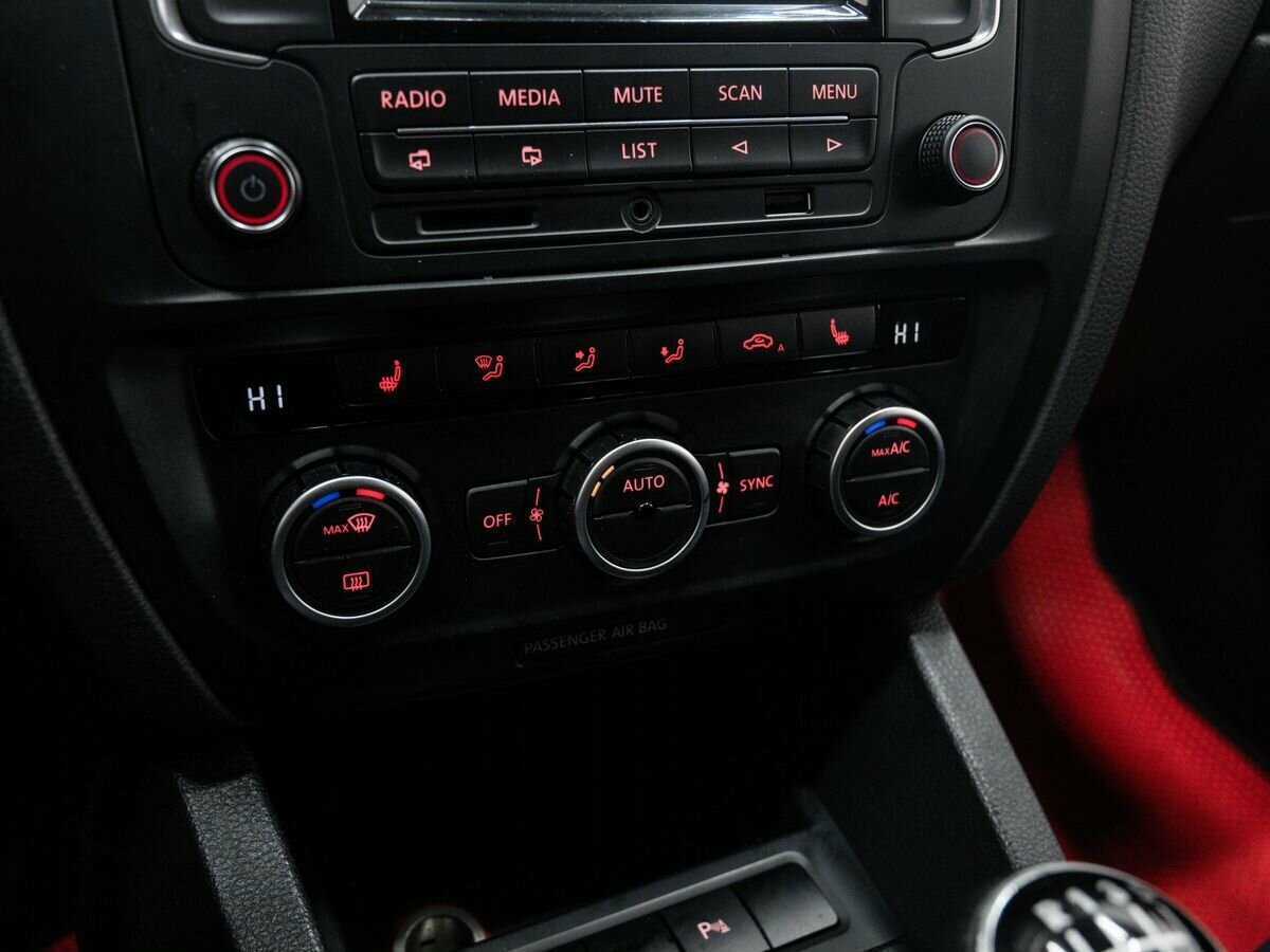 Б/У Фольксваген Джетта 2013 года. Фото: #17