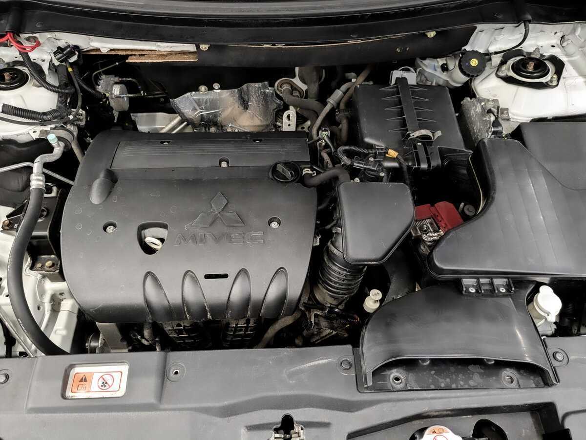 Б/У Митсубиши Оутлэндер 2015 года. Фото: #8