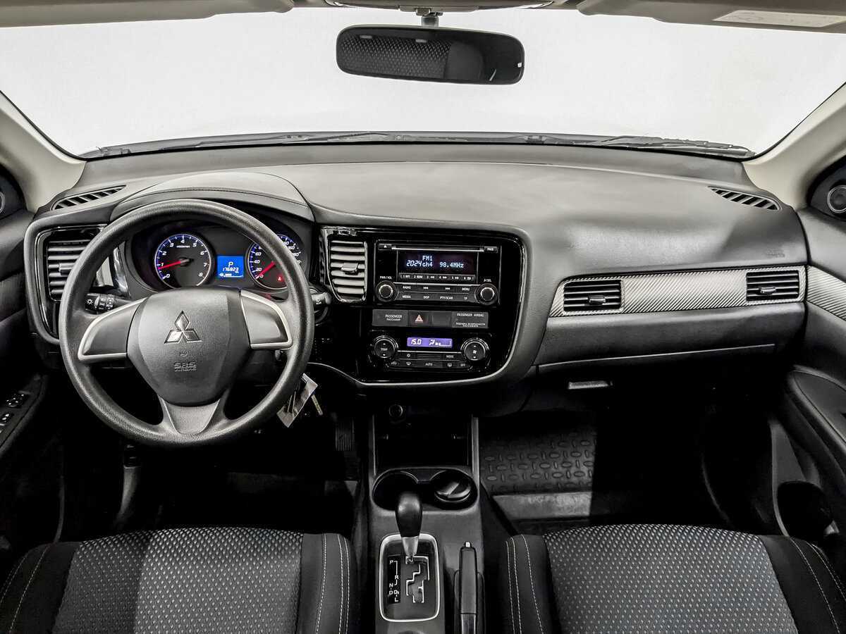 Б/У Митсубиши Оутлэндер 2015 года. Фото: #13