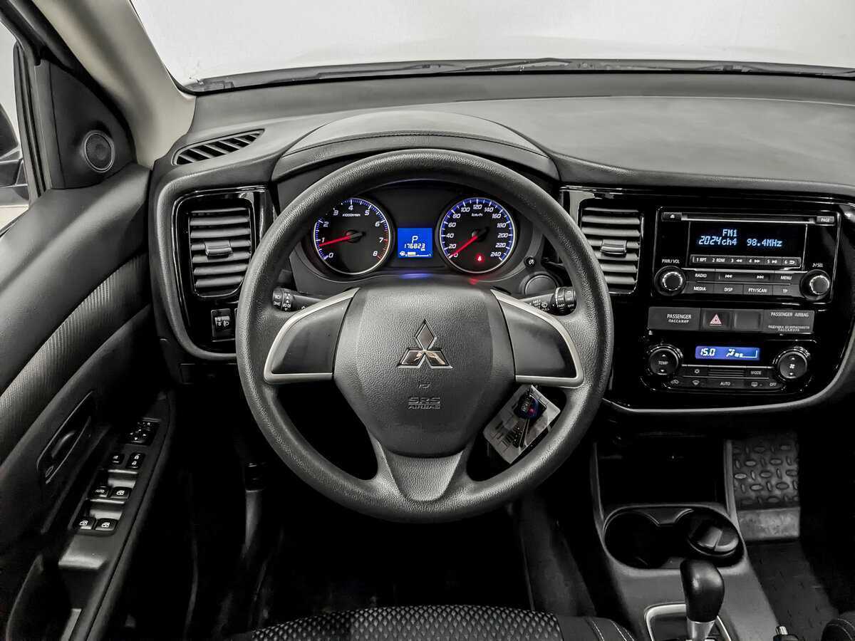 Б/У Митсубиши Оутлэндер 2015 года. Фото: #20