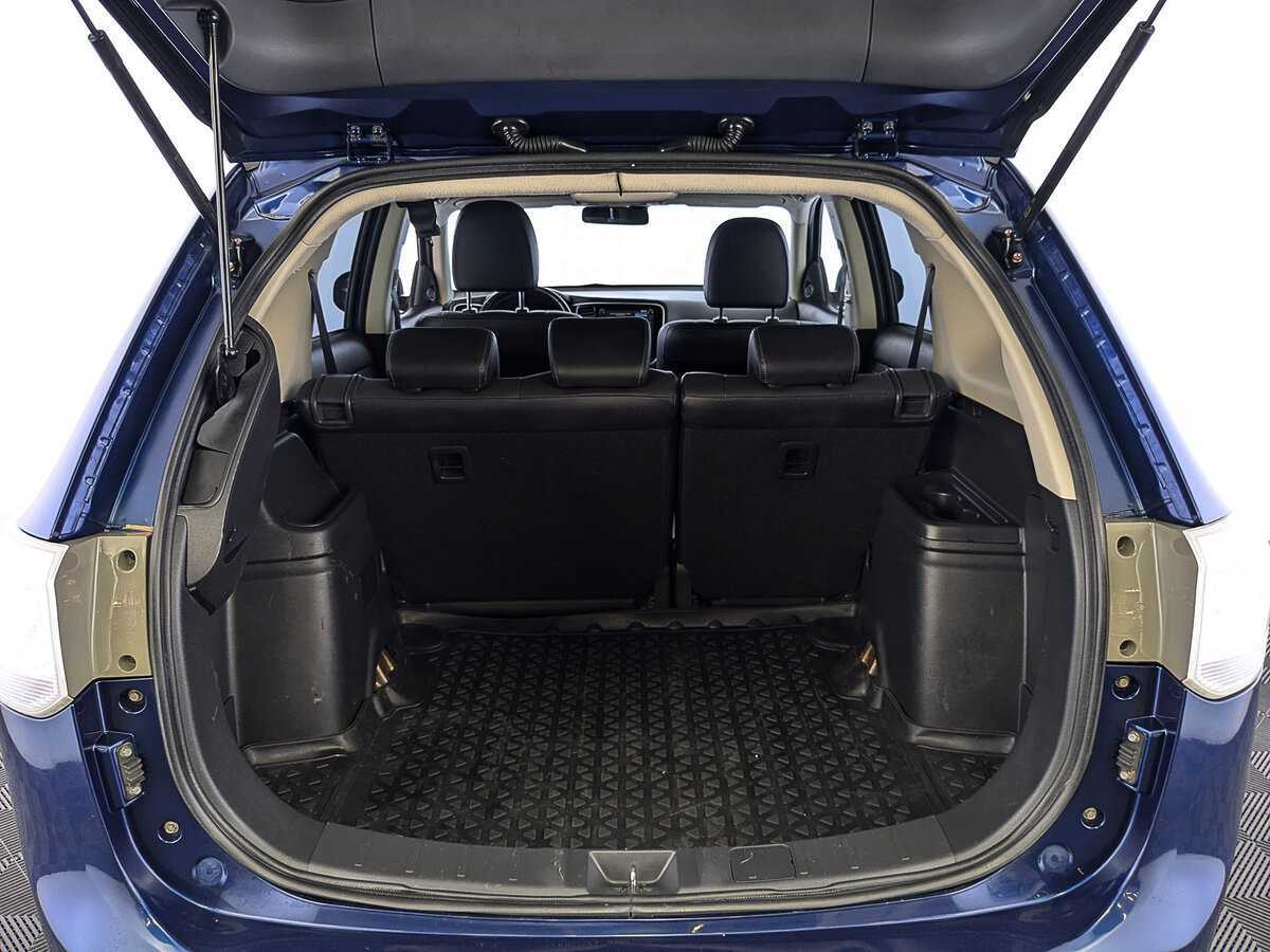 Б/У Митсубиши Оутлэндер 2014 года. Фото: #9