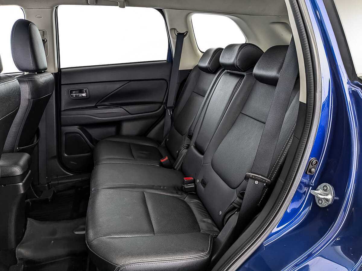 Б/У Митсубиши Оутлэндер 2014 года. Фото: #16