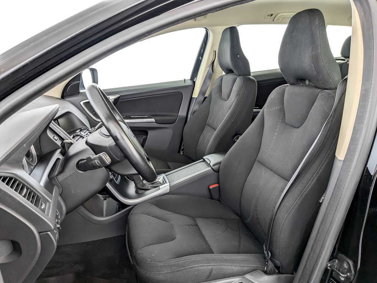 Б/У Вольво ИксЦ60 2012 года. Фото: #19