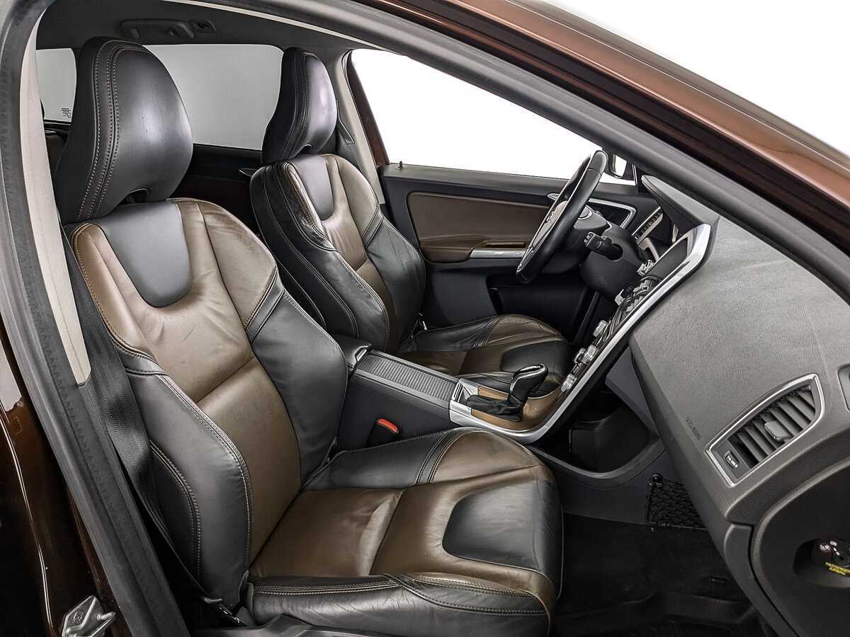 Б/У Вольво ИксЦ60 2014 года. Фото: #23