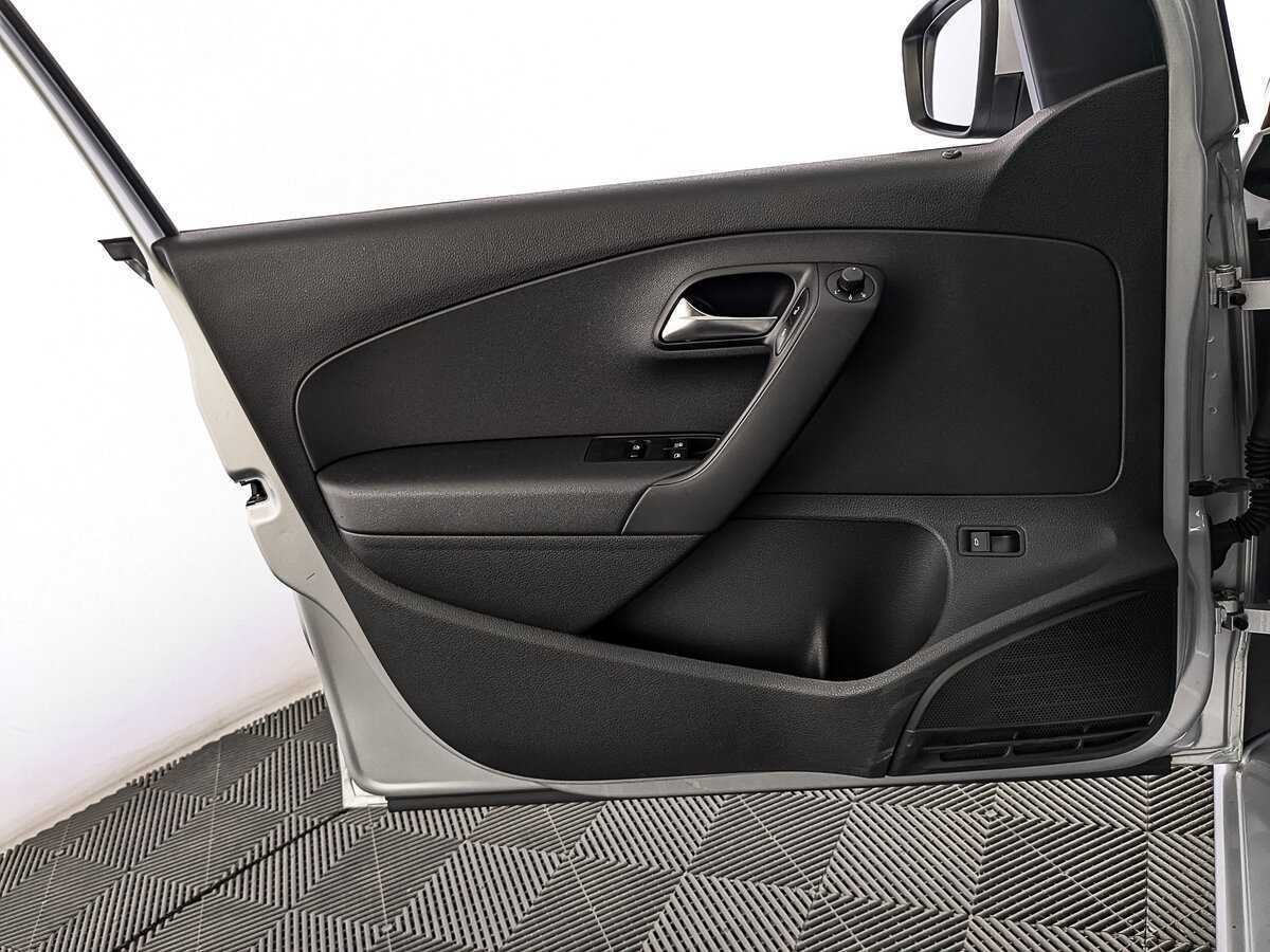 Б/У Фольксваген Поло 2015 года. Фото: #18