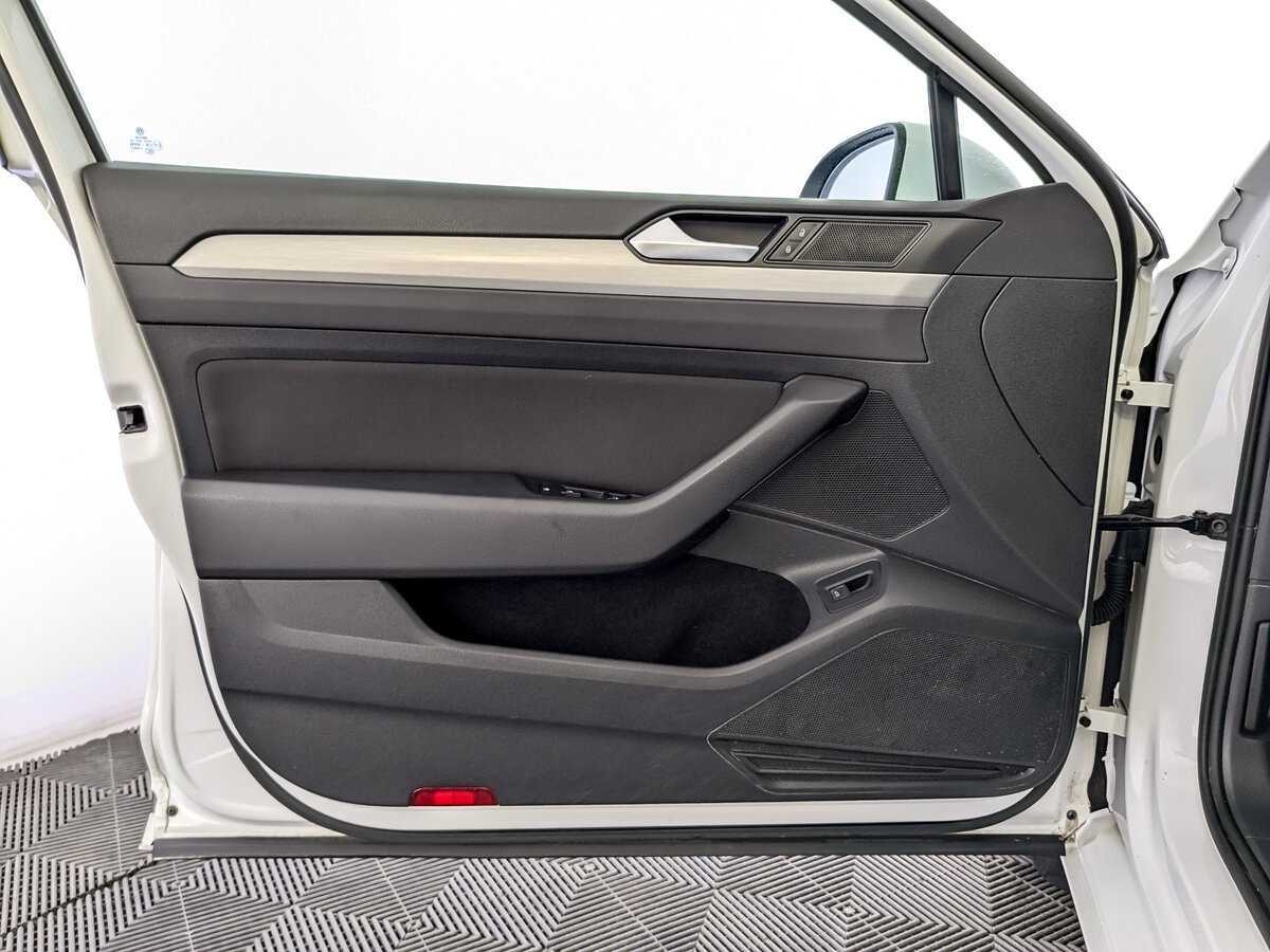 Б/У Фольксваген Пассат 2016 года. Фото: #16