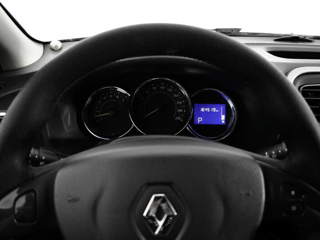 Б/У Рено Сандеро 2016 года. Фото: #10